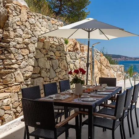 Adria View With Heated Pool Ii Вілла Трогір