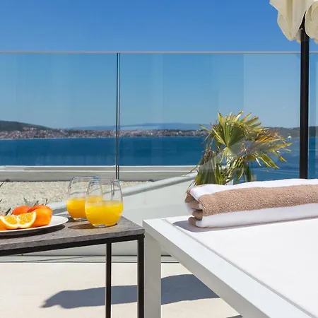 Adria View With Heated Pool Ii トロギール