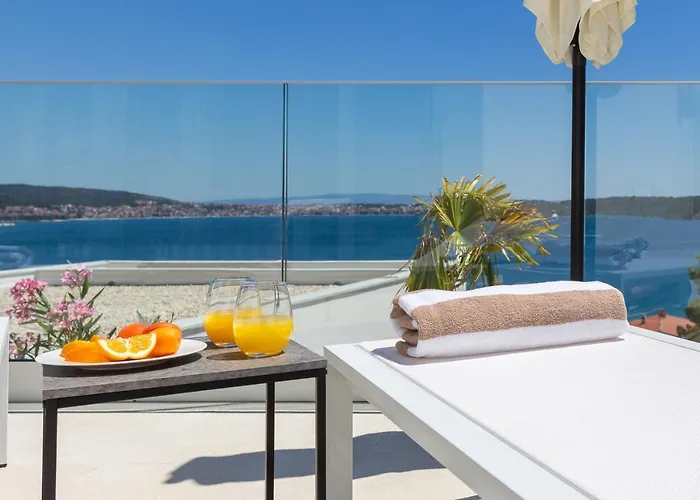 Adria View With Heated Pool Ii Трогір