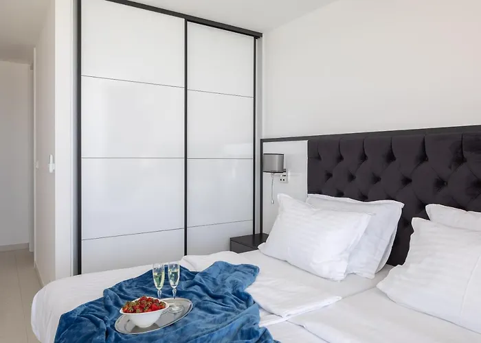 Adria View With Heated Pool Ii * Трогір