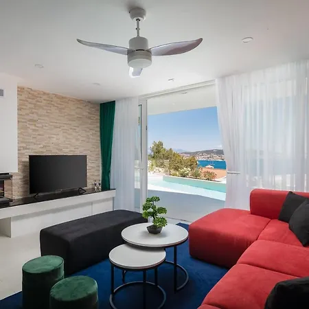 Adria View With Heated Pool Ii تروغير