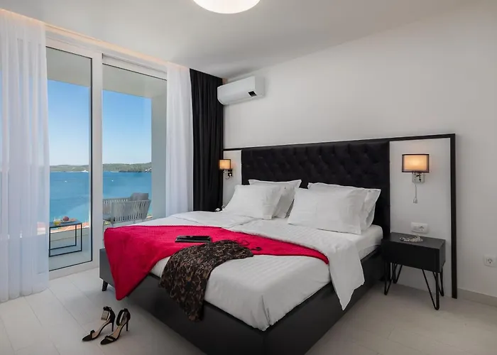 Adria View With Heated Pool Ii Vila *