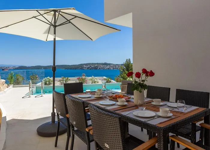 Adria View With Heated Pool Ii Vila